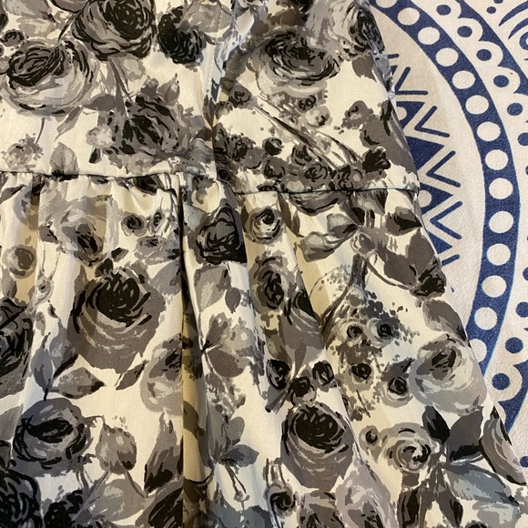 BEAUTIFUL TORRID BACKLESS HALTER DRESS GRAY BLACK WHITE FLORAL PRINT SIZE 18 GUC - Picture 3 of 16